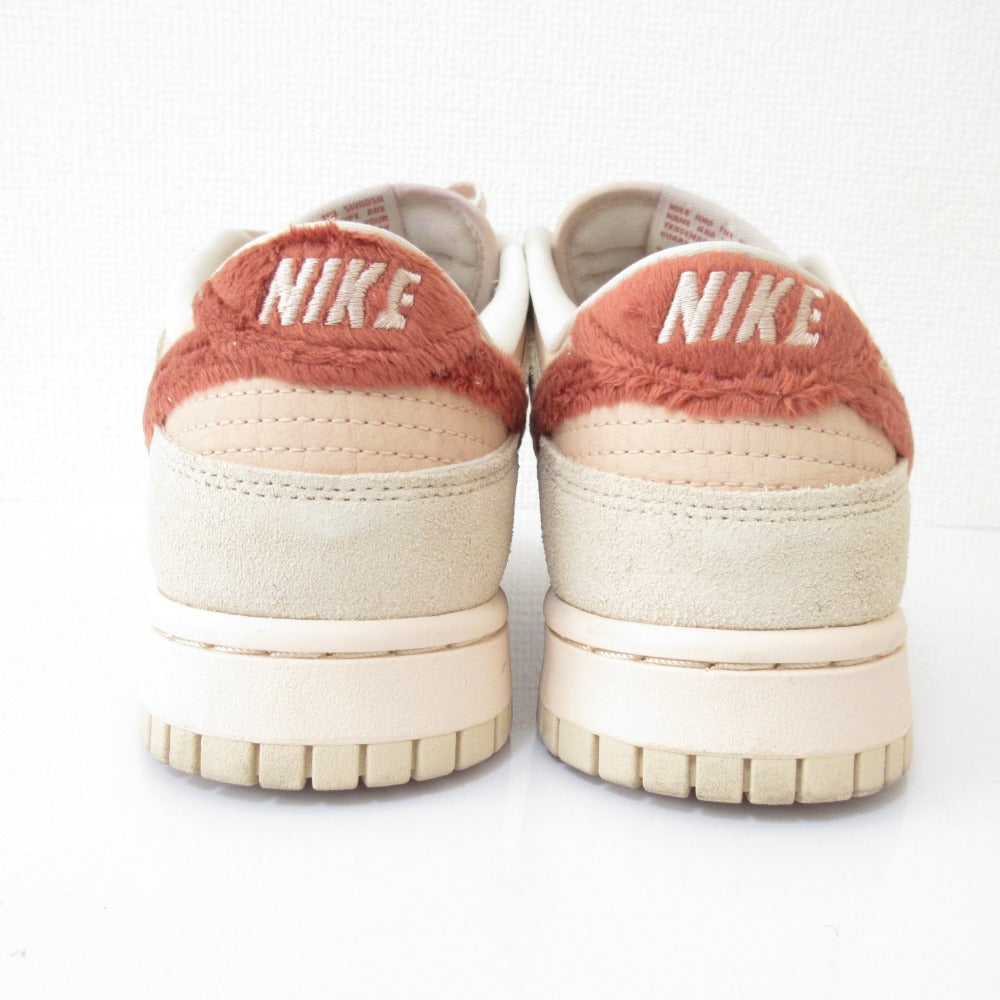 ナイキ DUNK LOW Plush Swoosh スニーカー