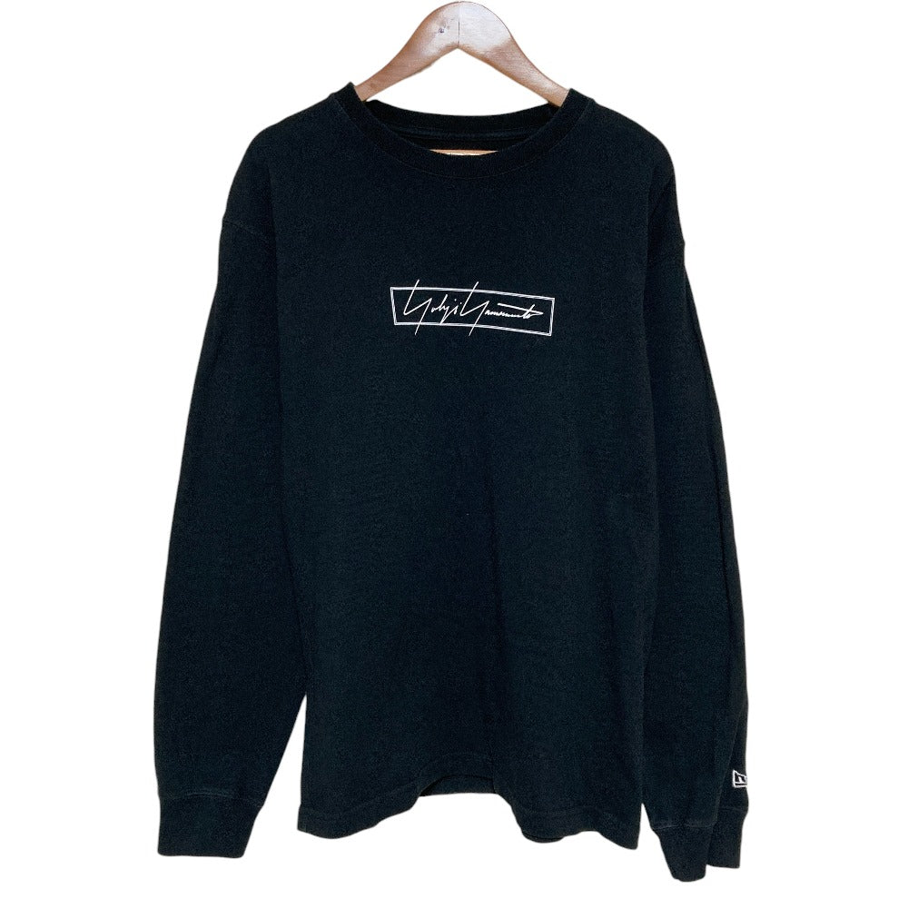 ヨウジヤマモト プールオム × ニューエラ ロングスリーブTシャツ
