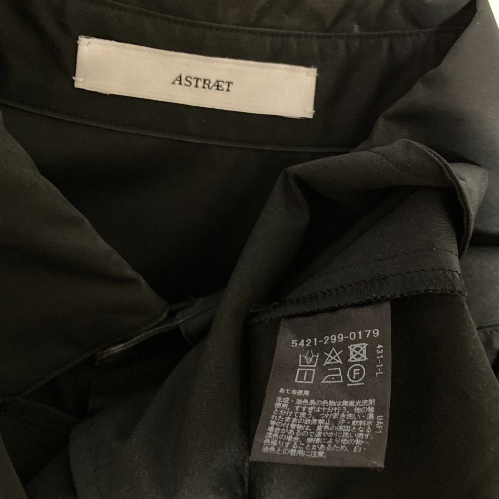 アストラット バックフレアシャツ