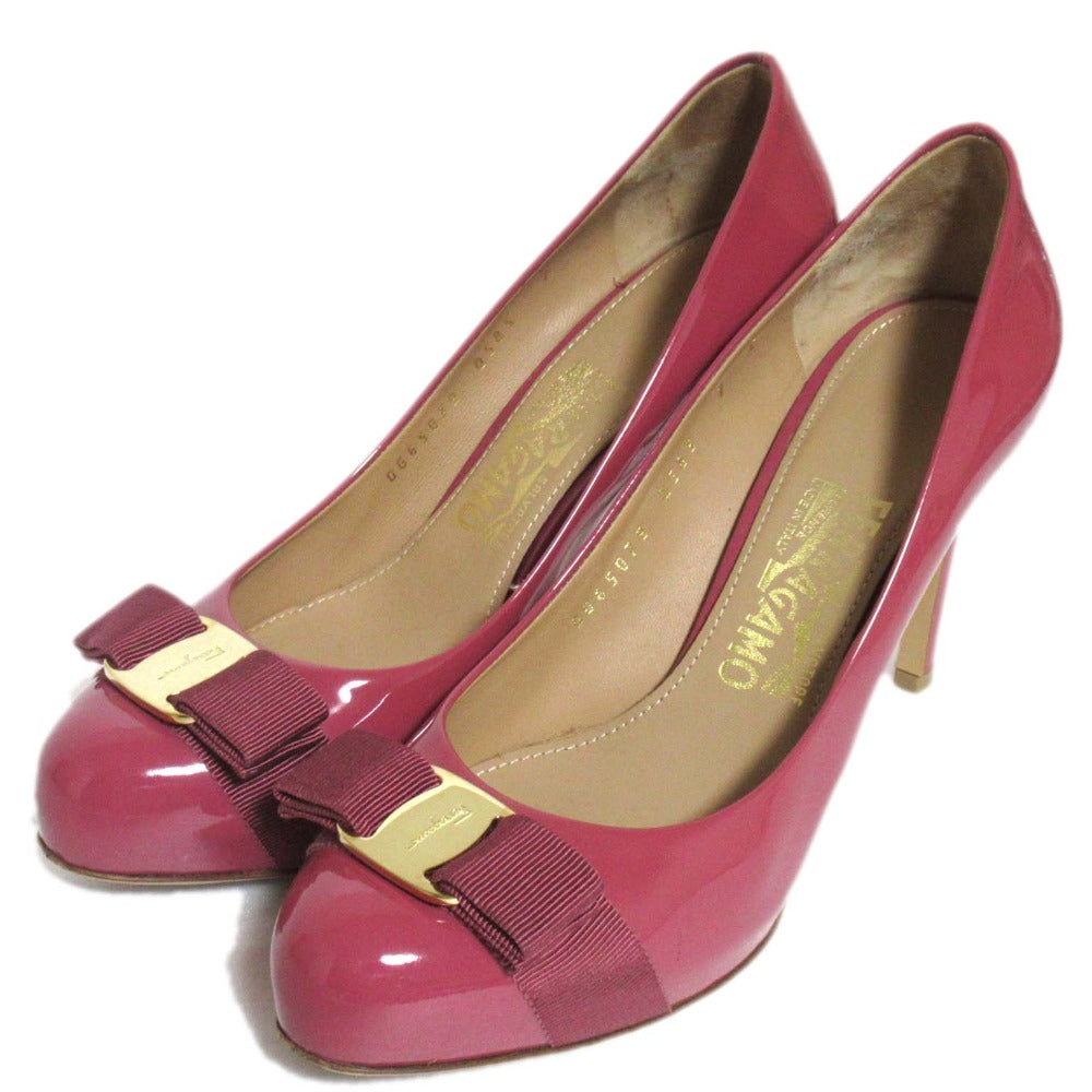 サルヴァトーレ フェラガモ ヴァラ パテントレザー パンプス