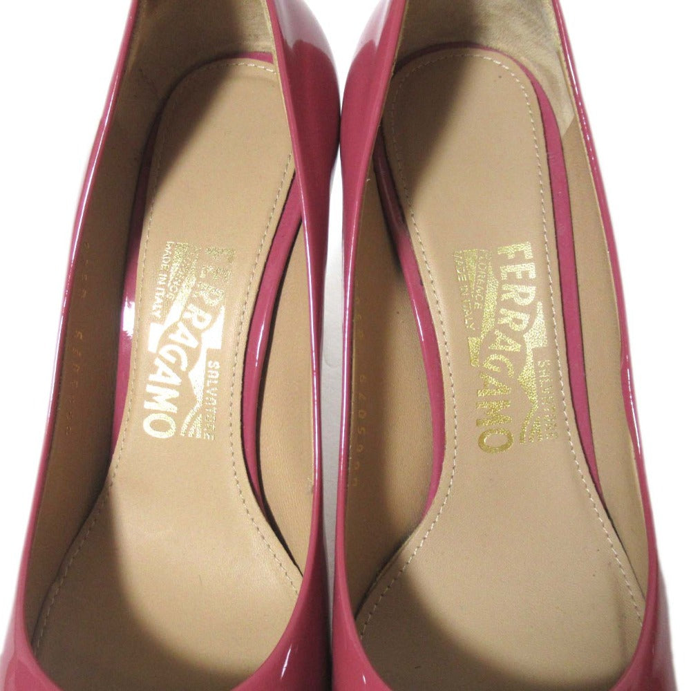 サルヴァトーレ フェラガモ ヴァラ パテントレザー パンプス