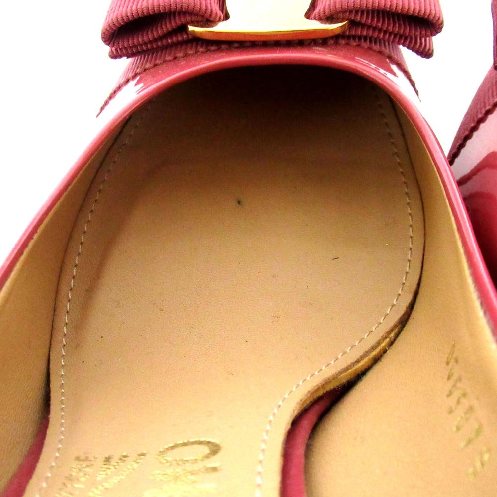 サルヴァトーレ フェラガモ ヴァラ パテントレザー パンプス