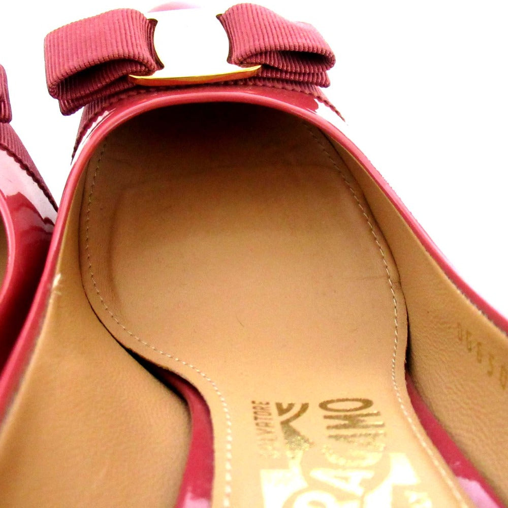 サルヴァトーレ フェラガモ ヴァラ パテントレザー パンプス