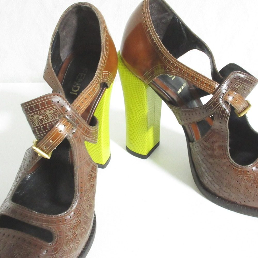 フェンディ カットワークレザー パンプス