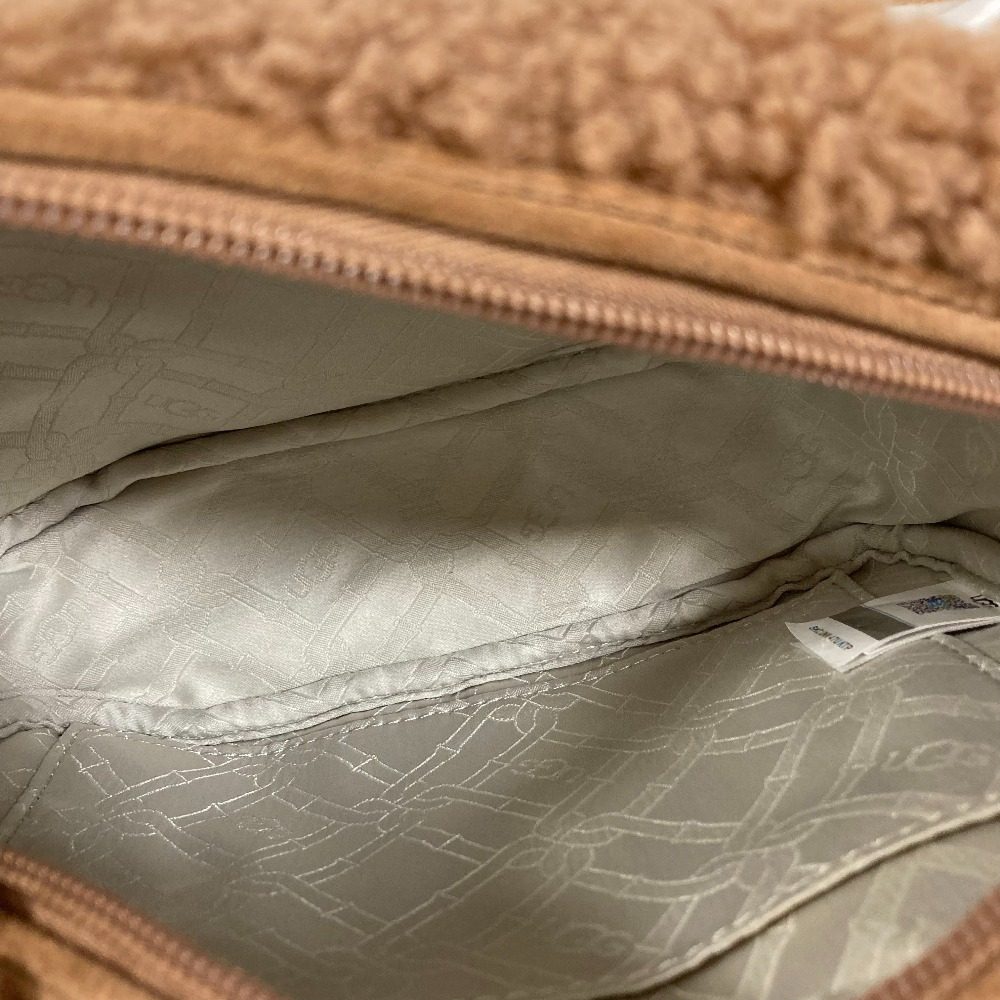 アグ JANEY II SHERPA フェイクムートンショルダーバッグ