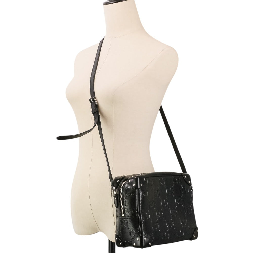 グッチ GGエンボス レザーショルダーバッグ