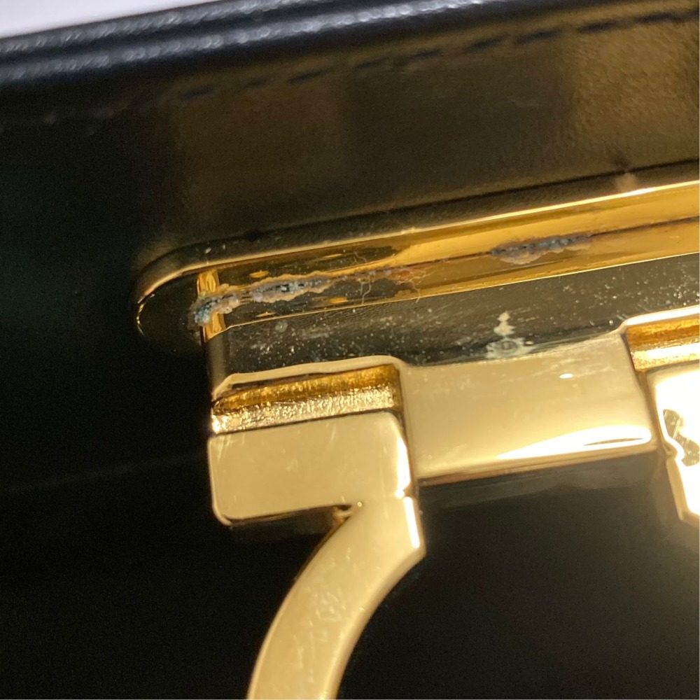 サルヴァトーレ フェラガモ レザー2WAYチェーンショルダーバッグ