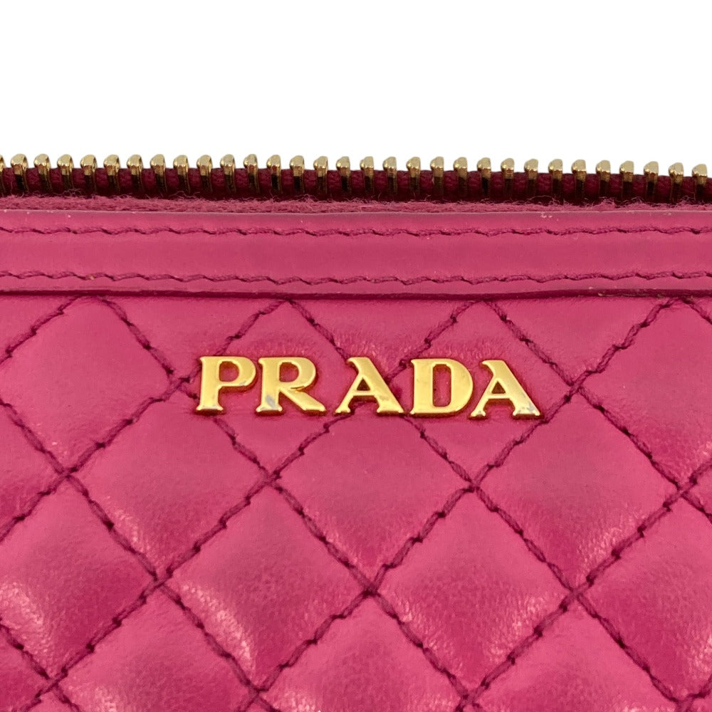プラダ レザーラウンドファスナー長財布