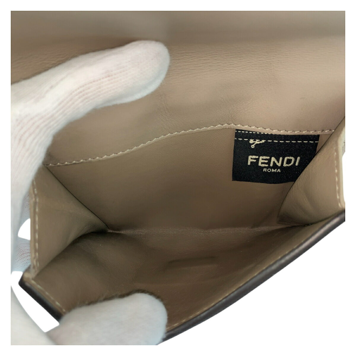 フェンディ ピーカブー セレリア レザー財布