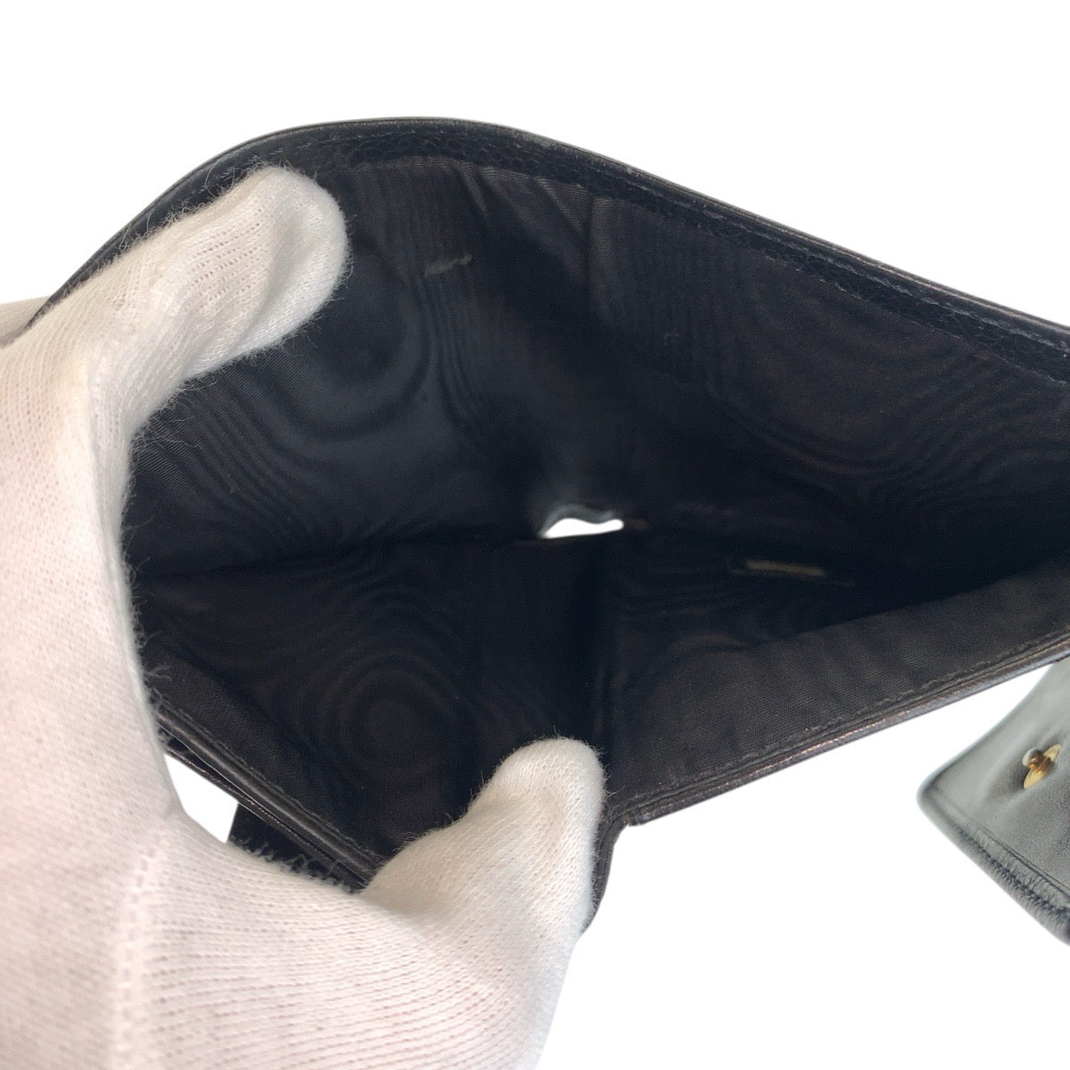 シャネル レザー折り財布