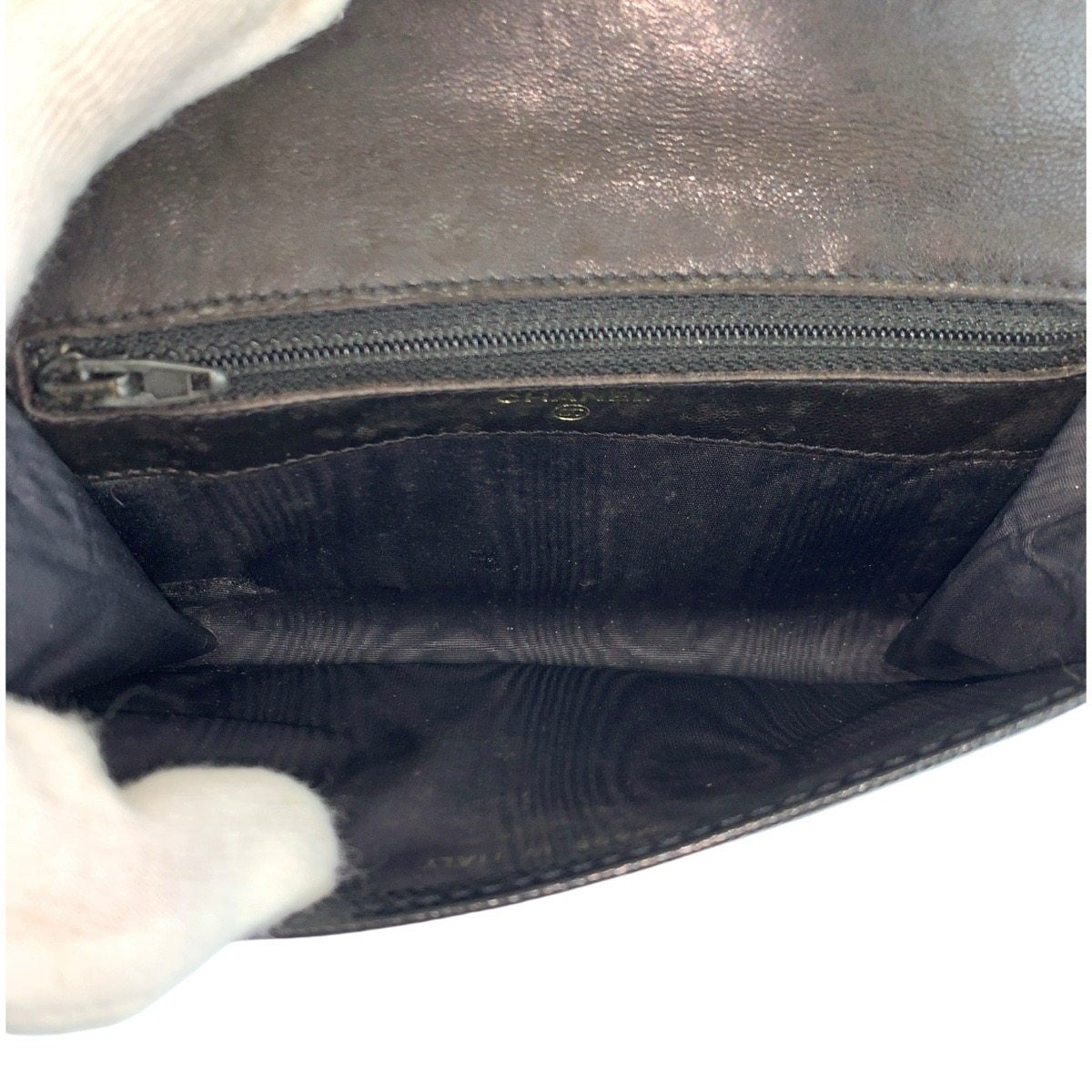 シャネル レザー折り財布