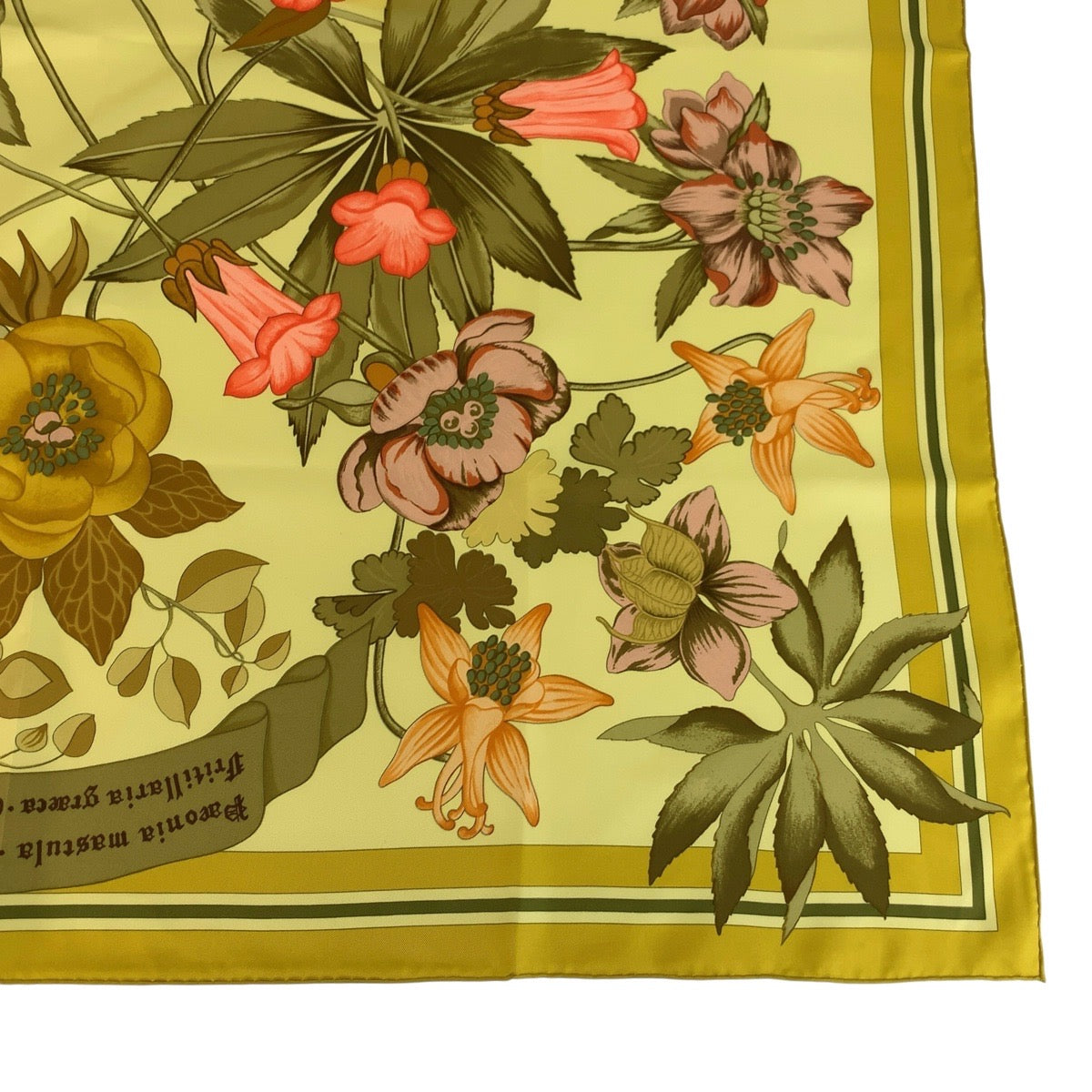 エルメス Fleurs d'Hellade シルクスカーフ