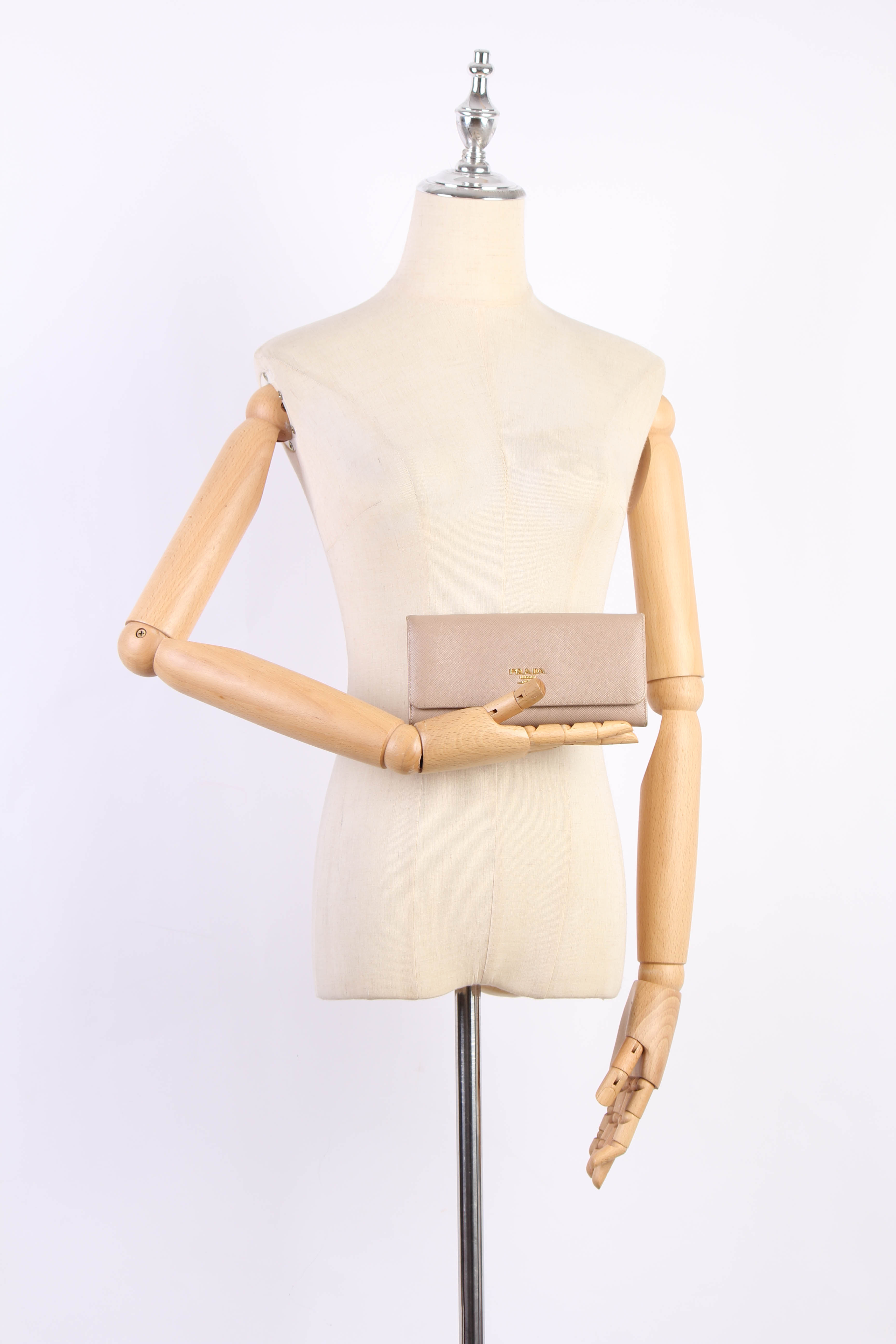 プラダ サフィアーノ レザー ロング ウォレット