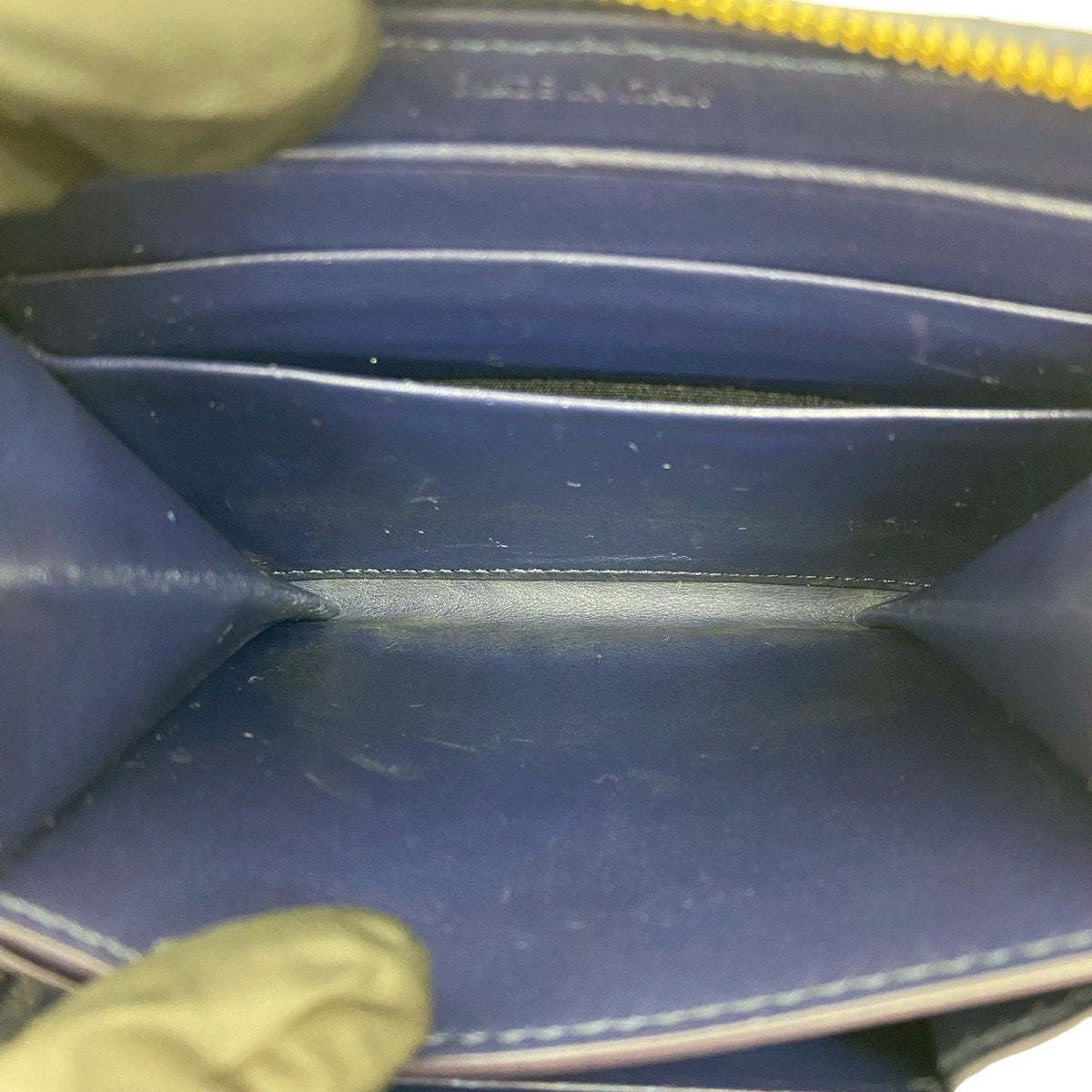 セリーヌ Cチャーム レザー二つ折り財布