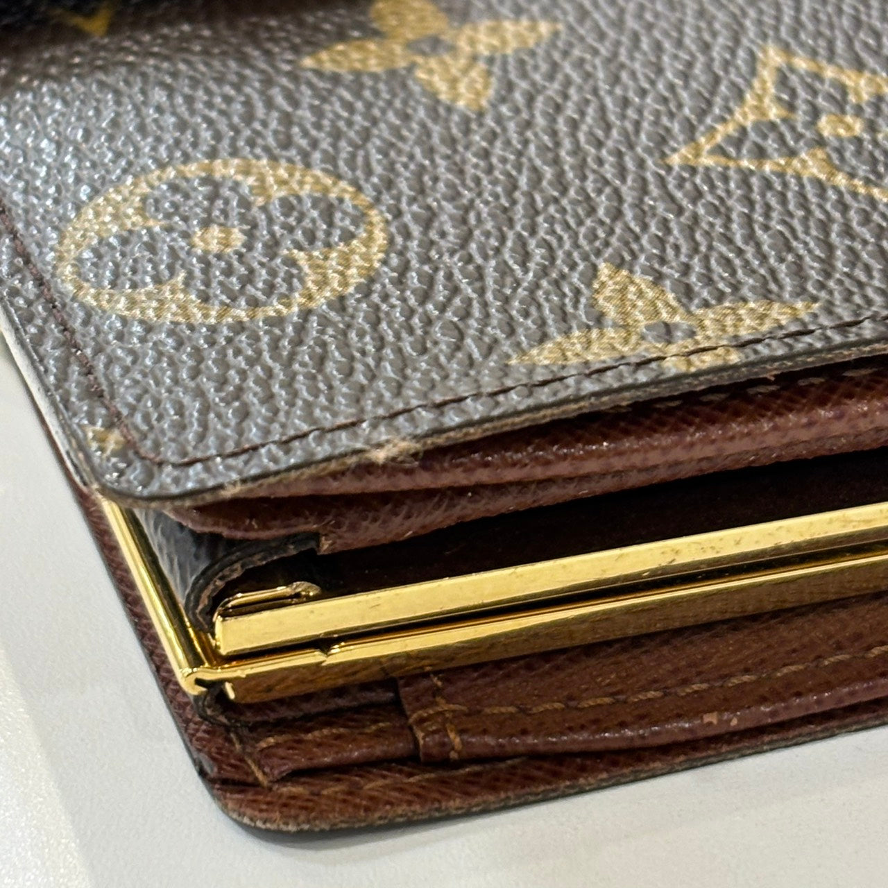 ルイヴィトン モノグラム 二つ折り財布
