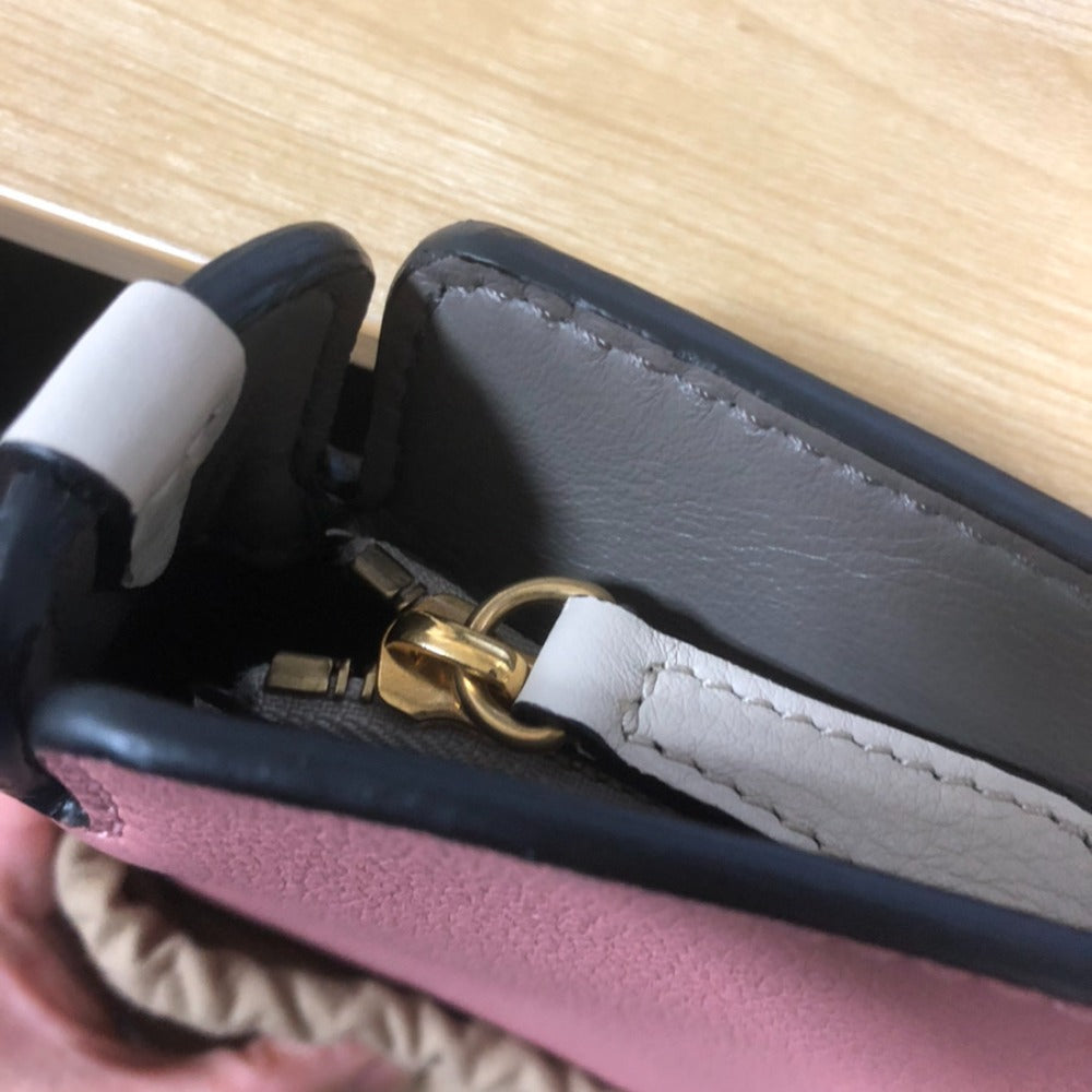 バーバリー MEDIUM CLUTCH 牛革クラッチバッグ