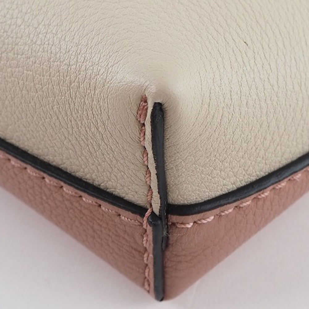 バーバリー MEDIUM CLUTCH 牛革クラッチバッグ