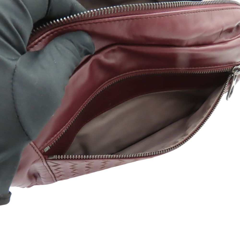 ボッテガヴェネタ イントレチャート レザー ボディバッグ