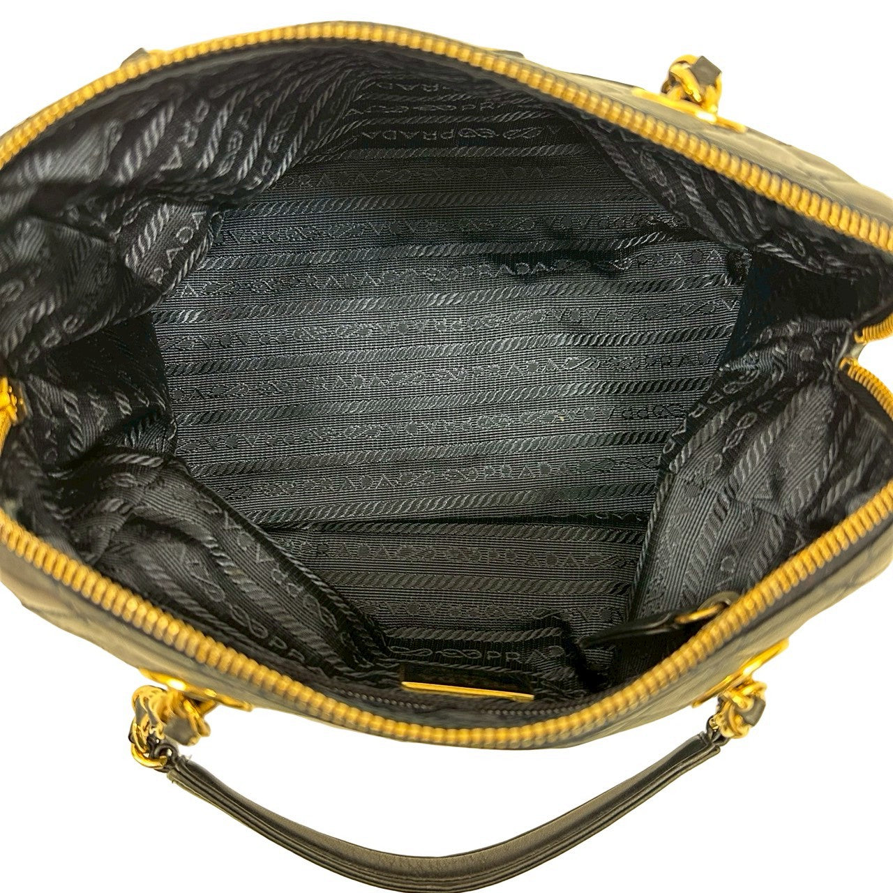 プラダ レザー ハンドバッグ