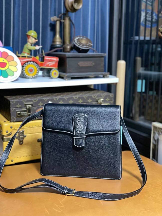 イヴサンローラン レザーショルダーバッグ