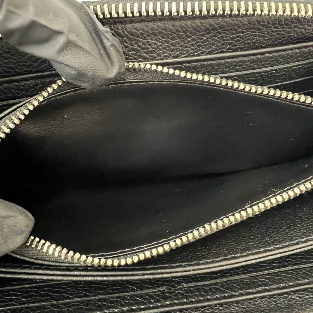 ルイヴィトン ロックミー レザー長財布