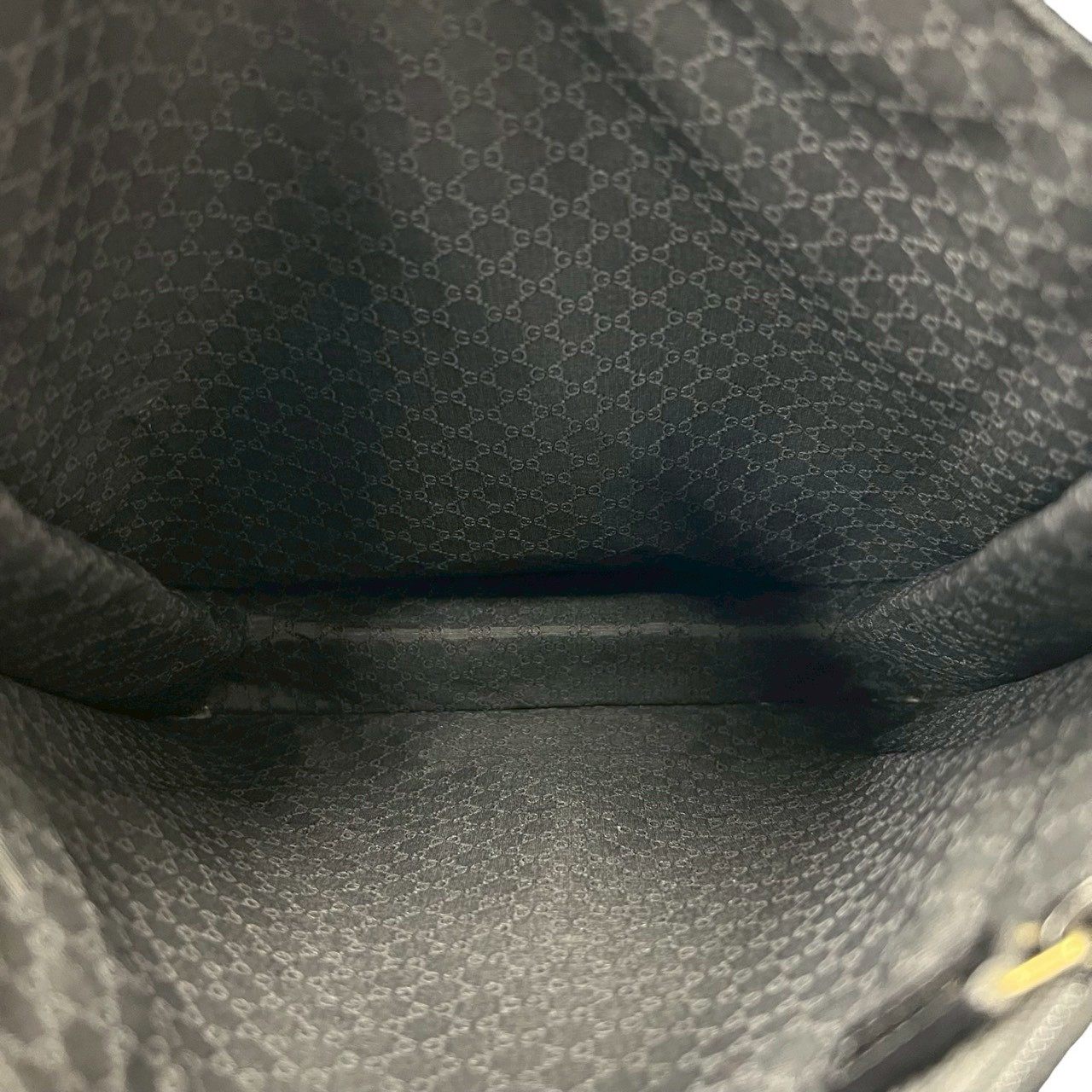 グッチ レザー ショルダーバッグ