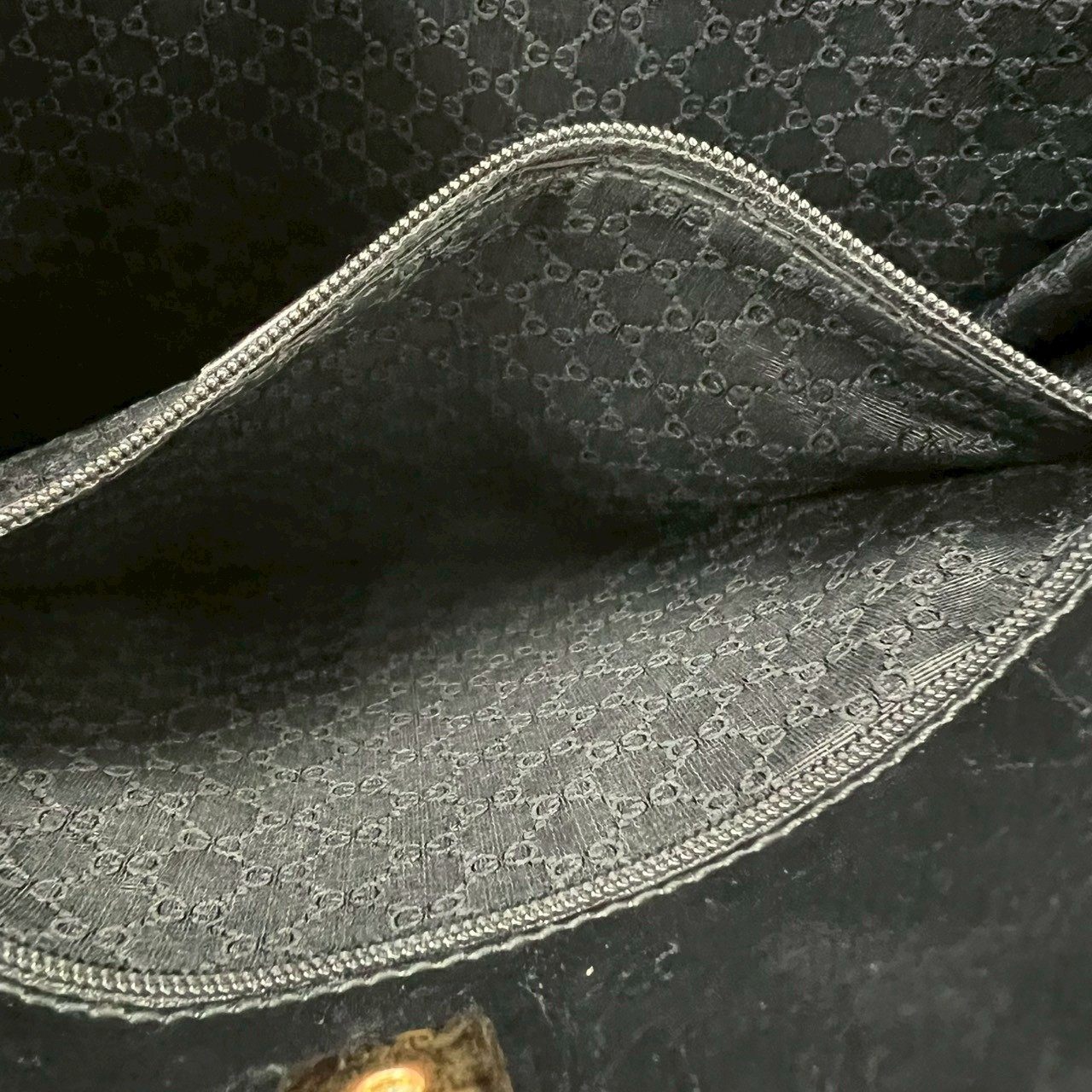 グッチ レザー ショルダーバッグ
