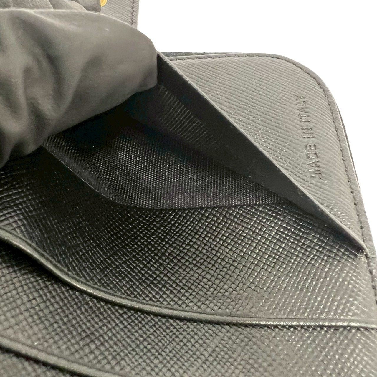 プラダ ナイロン レザー ラウンドジップ二つ折り財布