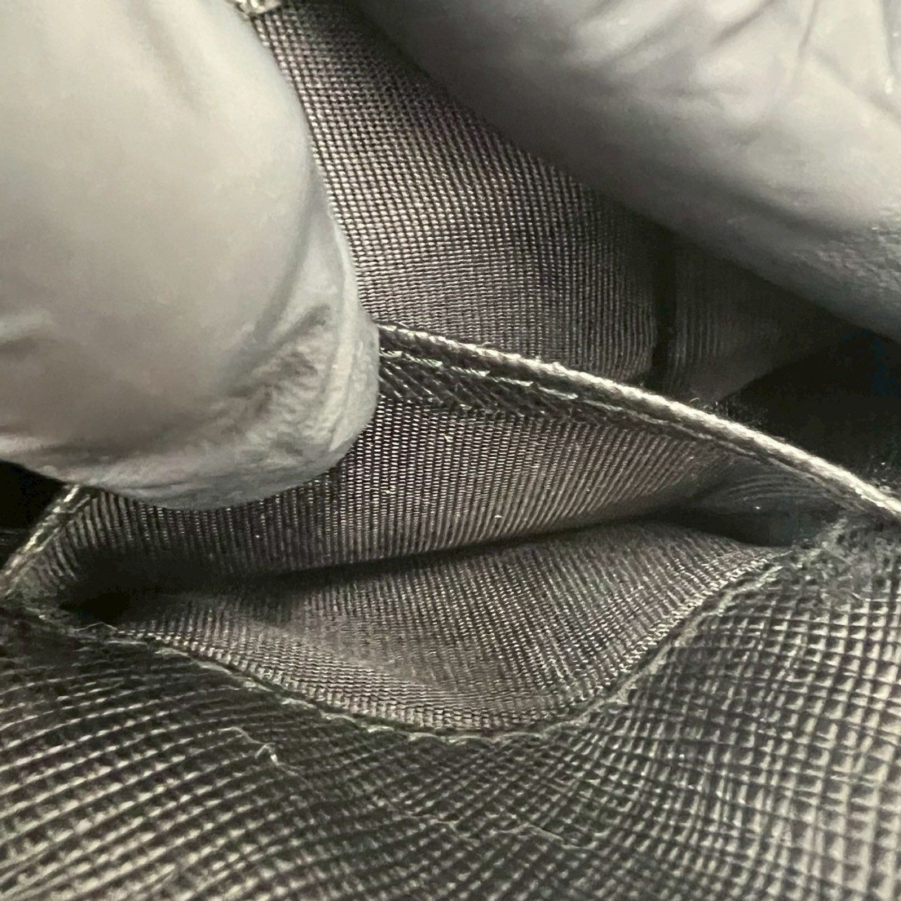 プラダ サフィアーノ レザー三つ折り財布
