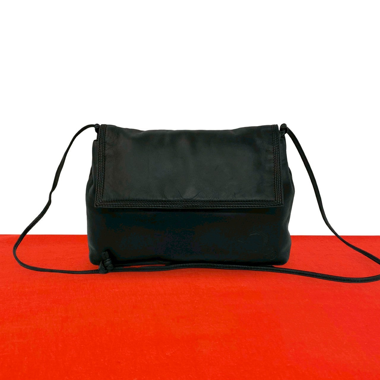 ロエベ ナッパレザーショルダーバッグ