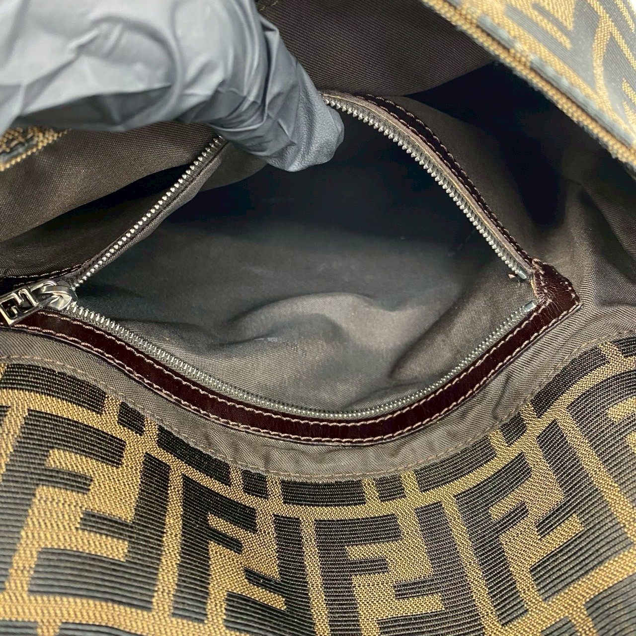 フェンディ ズッカ キャンバス レザー ショルダーバッグ