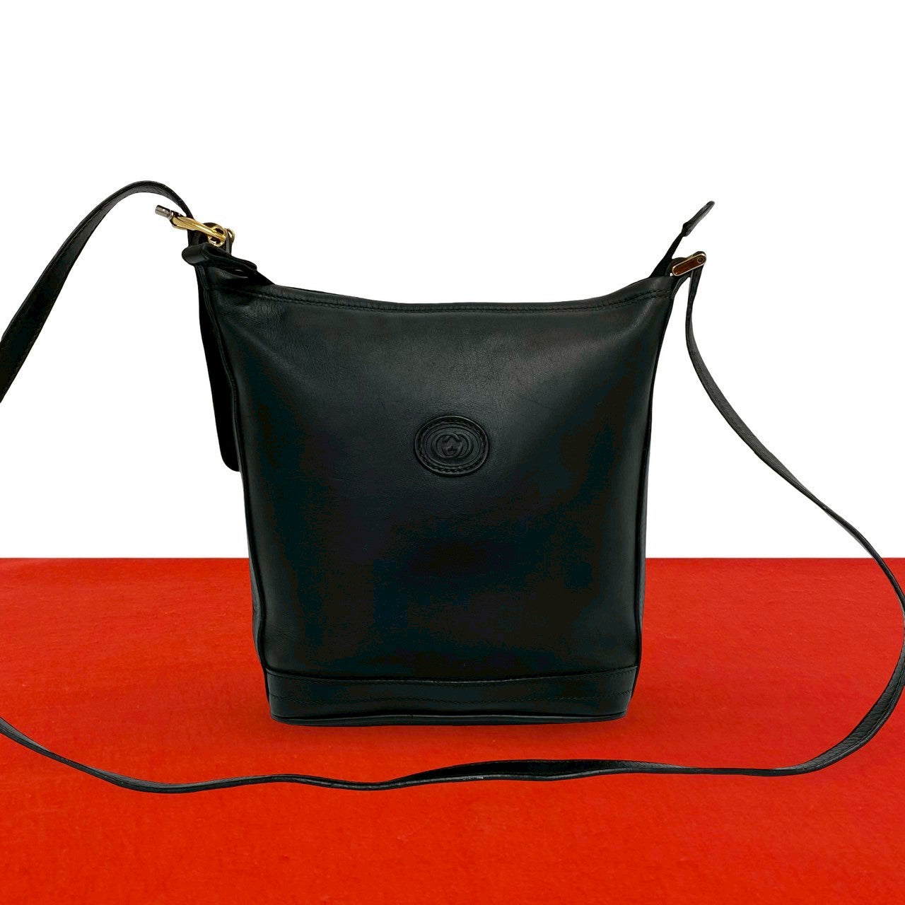 グッチ レザーショルダーバッグ