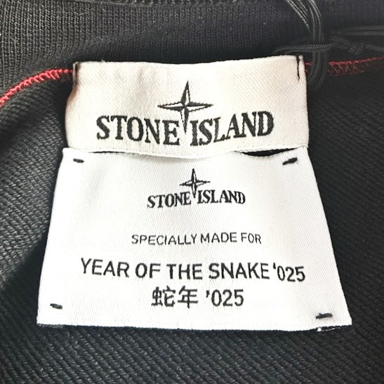 ストーンアイランド Year of the Snake '025 COTTON FLEECE スウェットシャツ