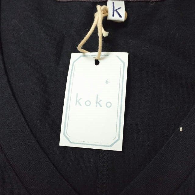 koko コットンVネックTシャツ