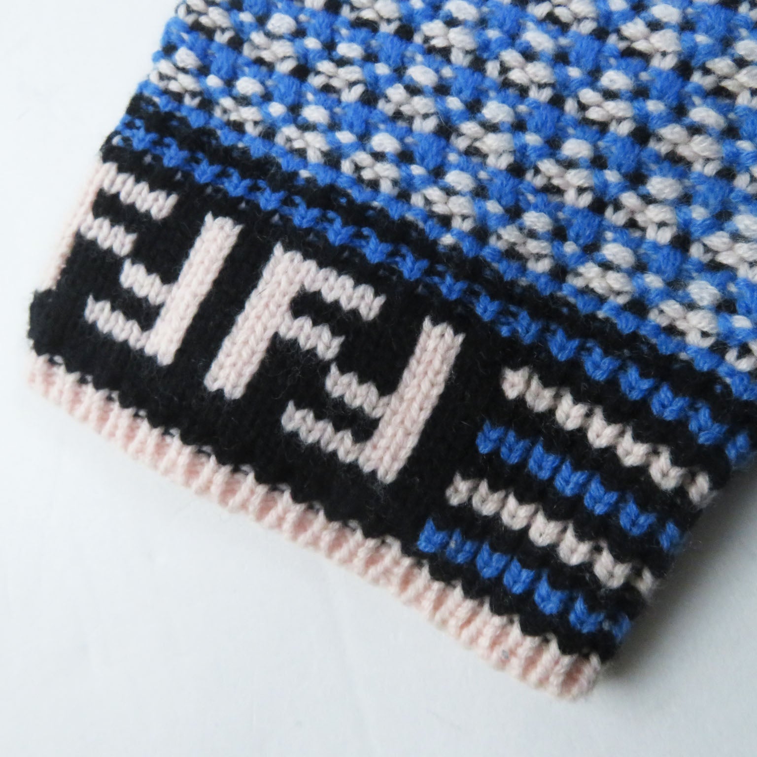 フェンディ ウール カシミア FF ロゴ ニット フーディ