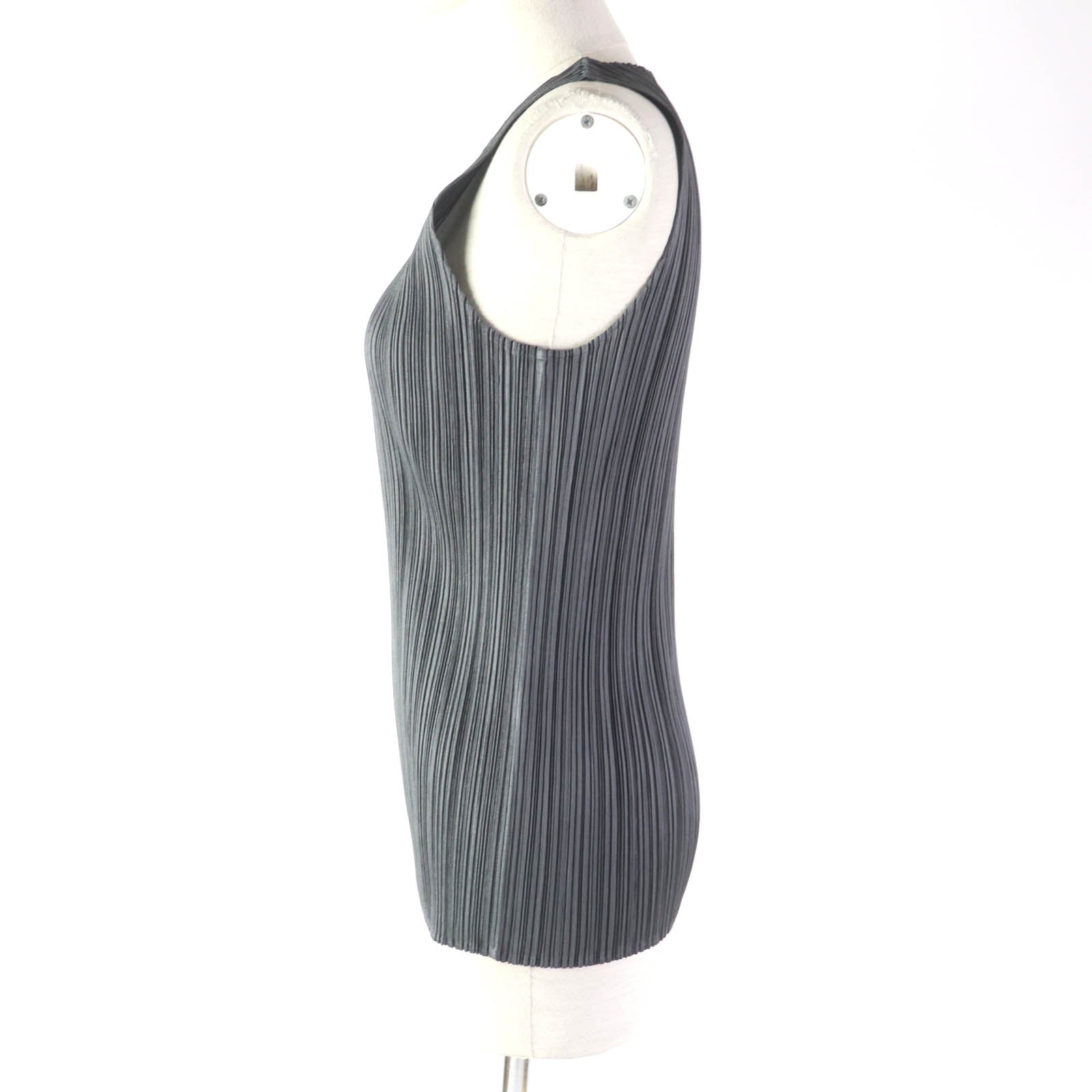 PLEATS PLEASE Uネック ノースリーブ トップ グレー