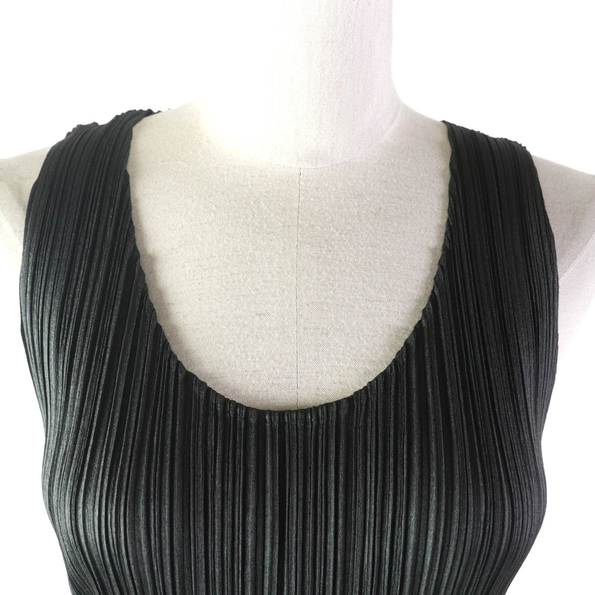 PLEATS PLEASE Uネック ノースリーブ トップス ダークグレー