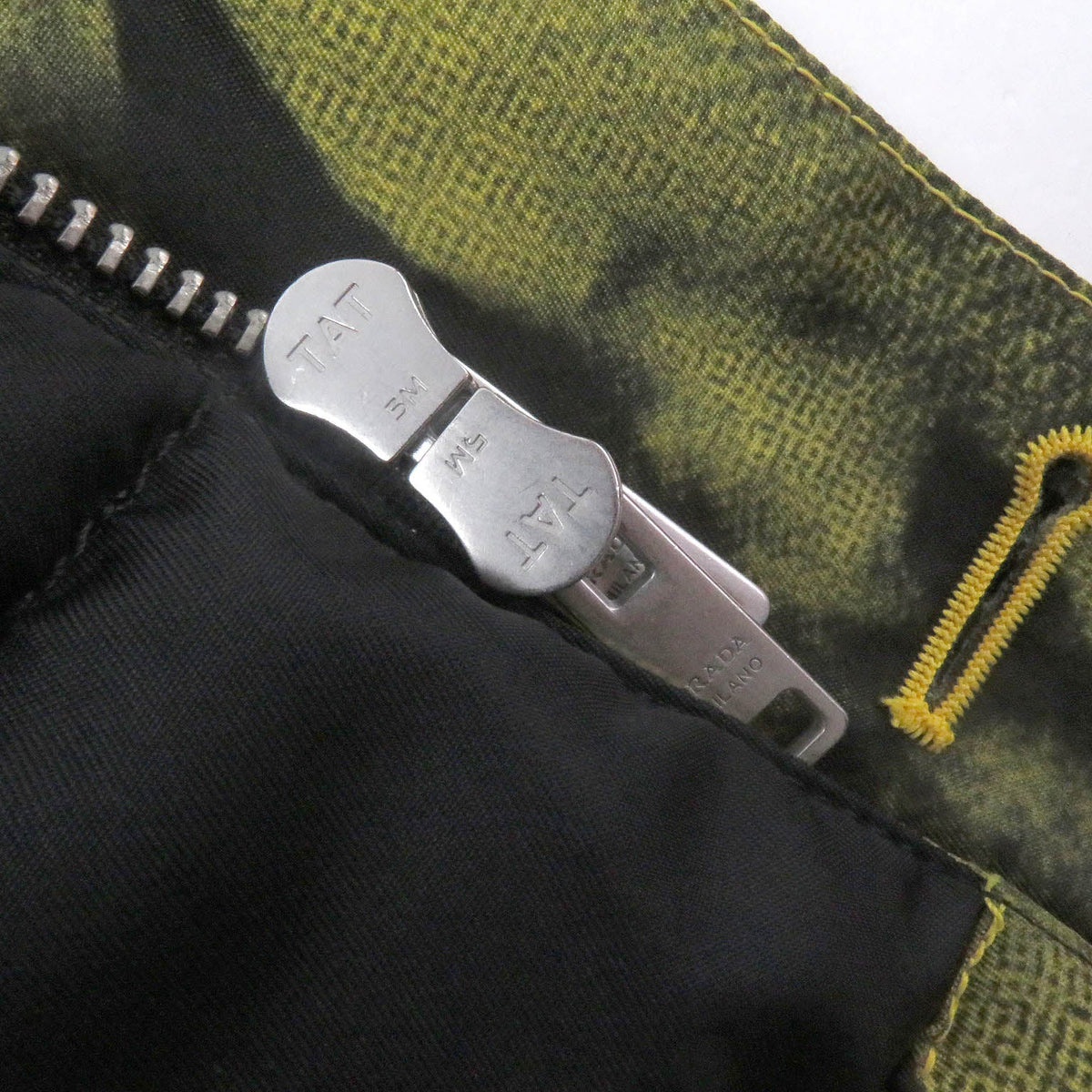 プラダ Re-Nylon トライアングル ロゴ パッド コート