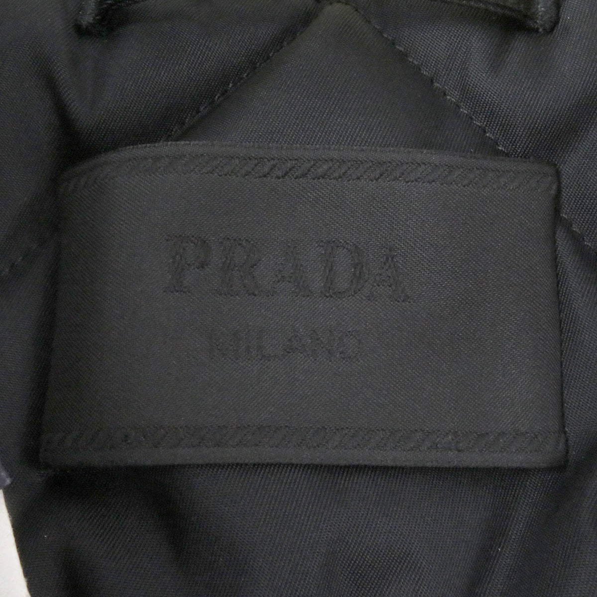 プラダ Re-Nylon トライアングル ロゴ パッド コート