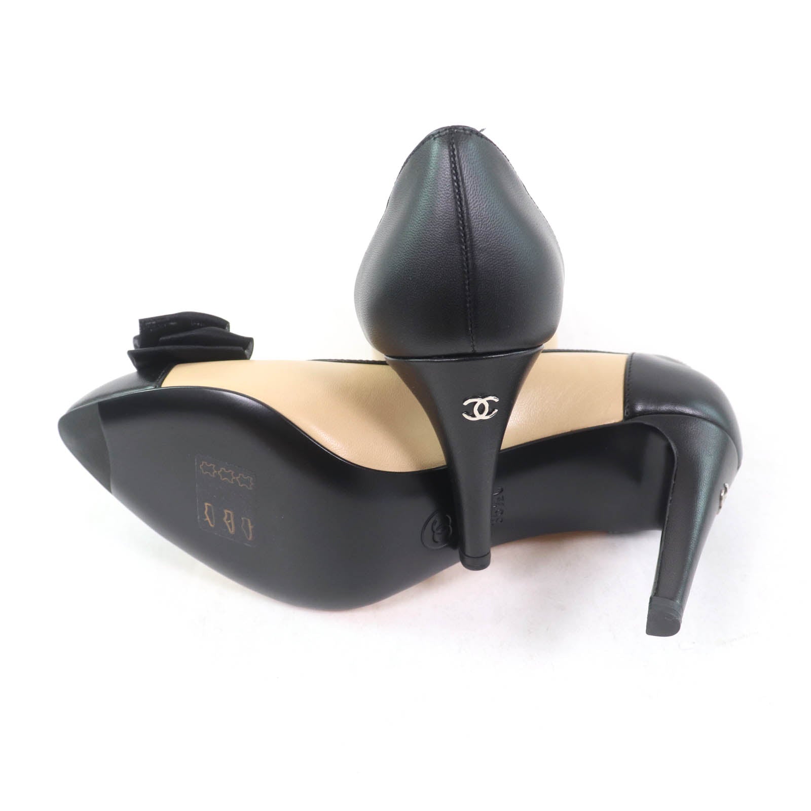 シャネル ココ マーク メタル レザー パンプス