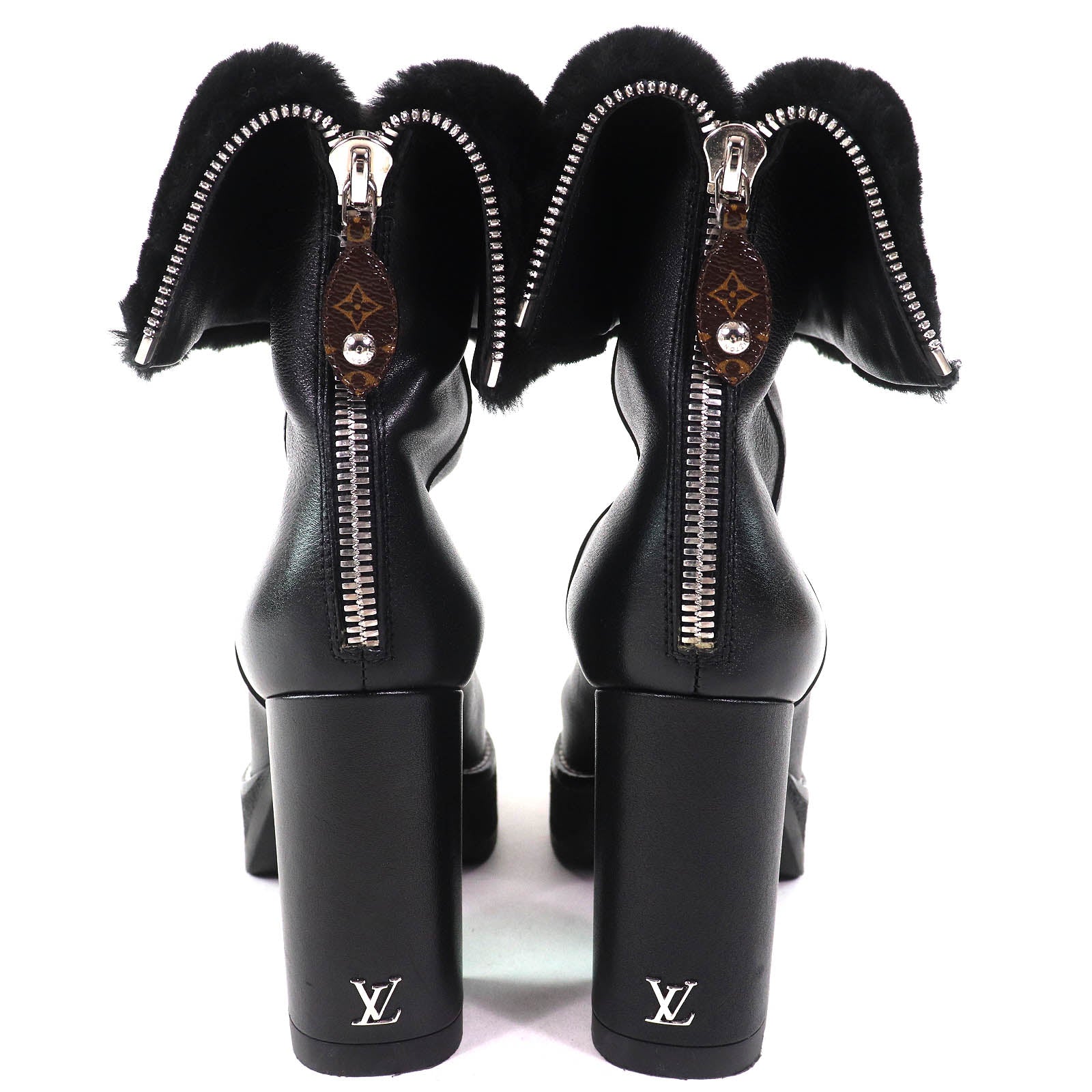 ルイヴィトン LV ロゴ メタル シアリング ブーツ