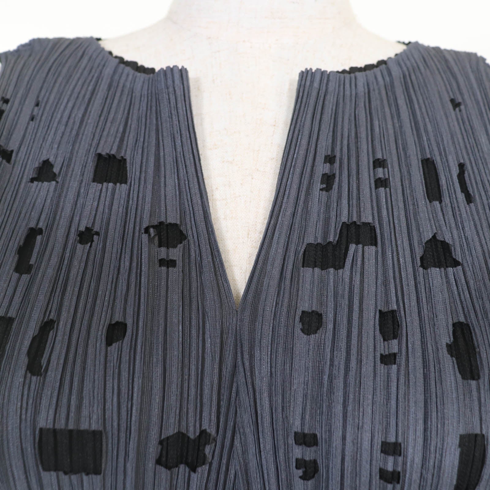 PLEATS PLEASE Tシャツ メイン ボディ ノースリーブ トップ