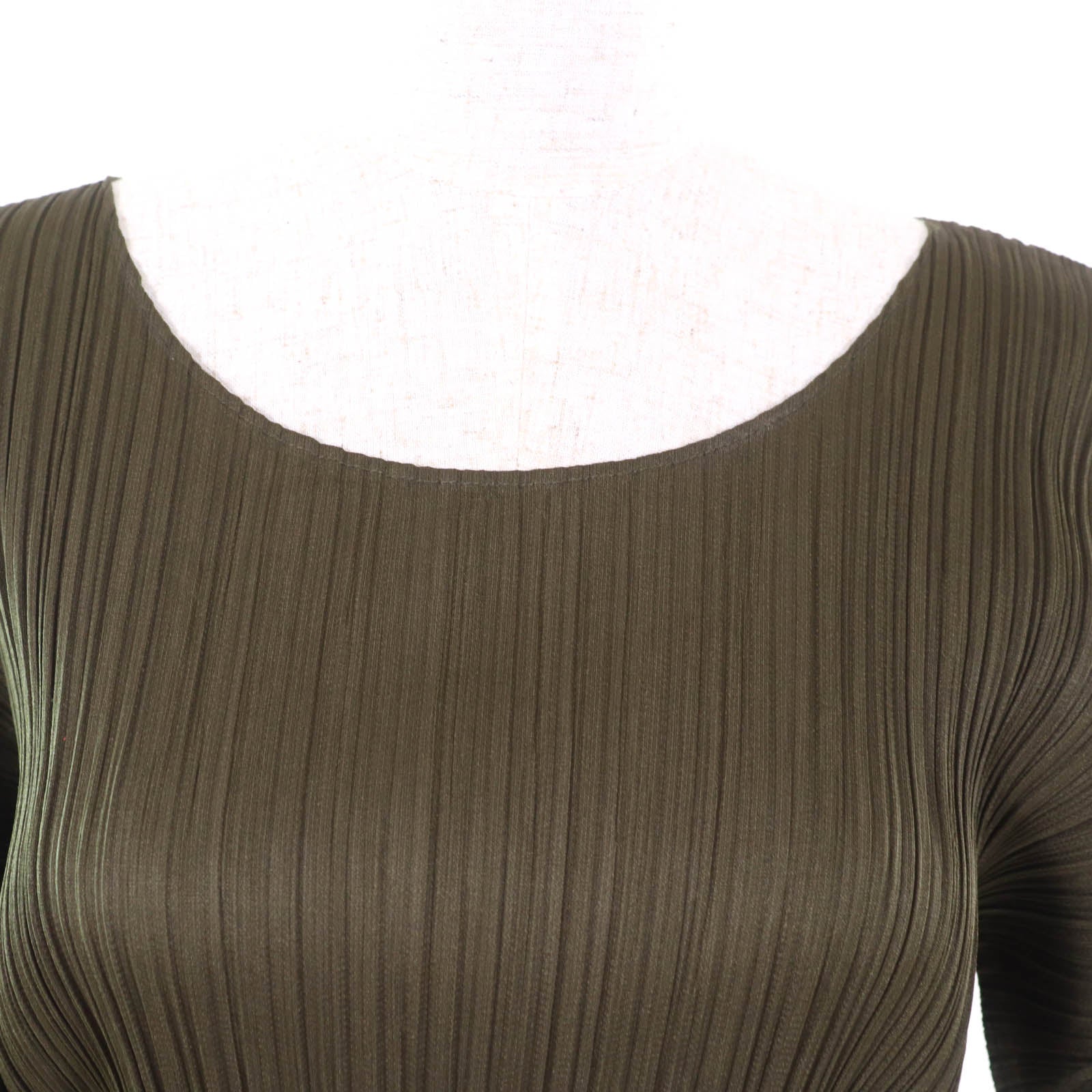 PLEATS PLEASE ポリエステルTシャツ