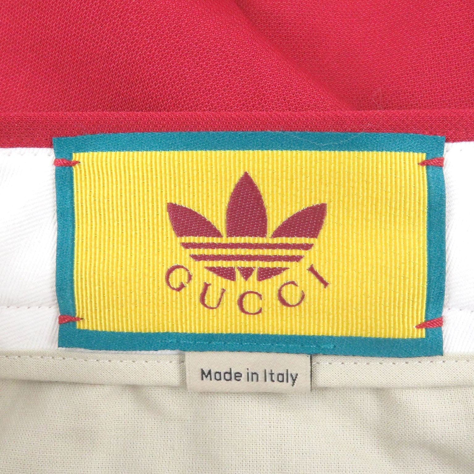 グッチ×adidas トレフォイルロゴ刺繍スリーストライプパンツ