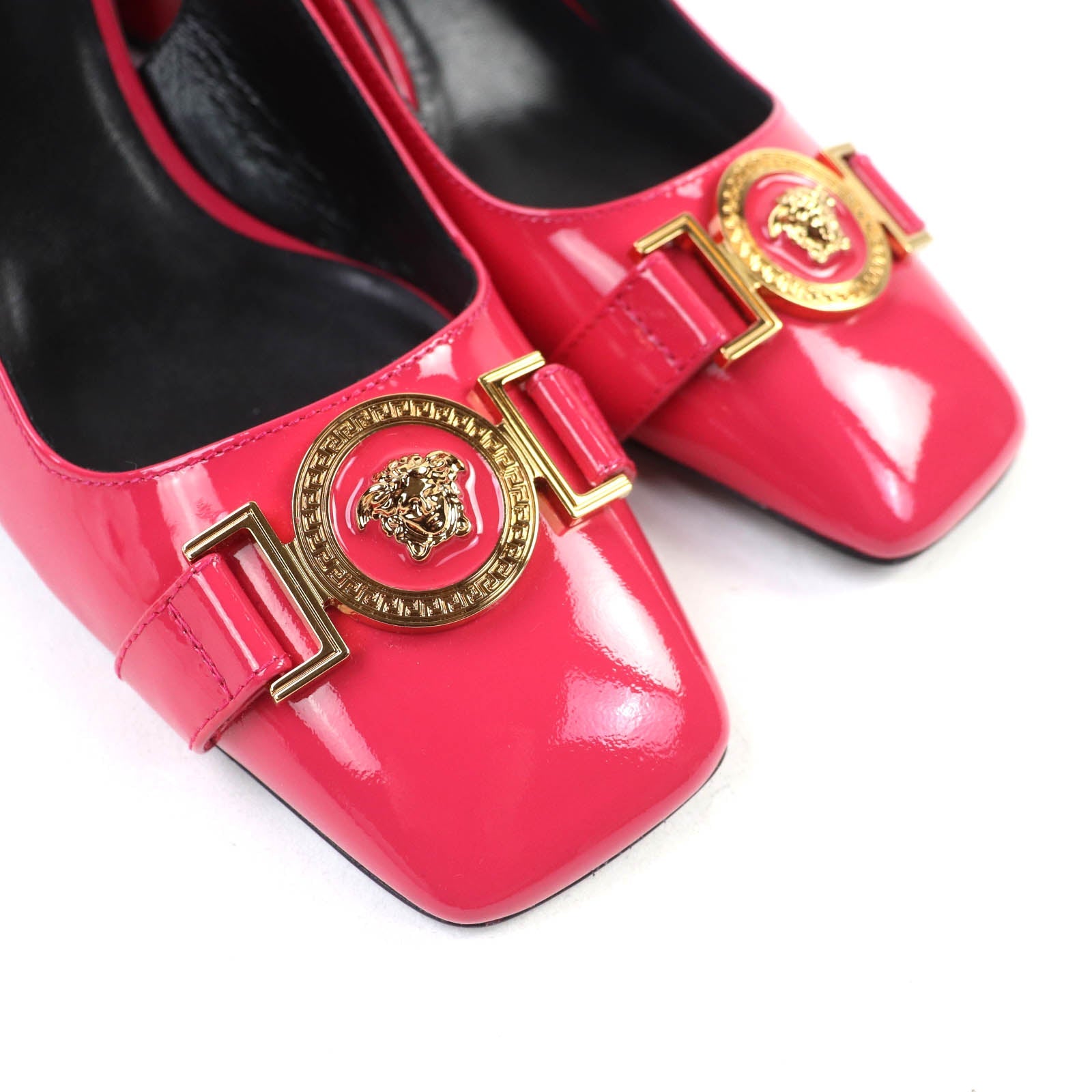 ヴェルサーチ パテント レザー パンプス