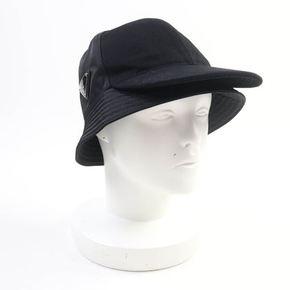 プラダ RE-NYLON トライアングル ロゴ バケットハット