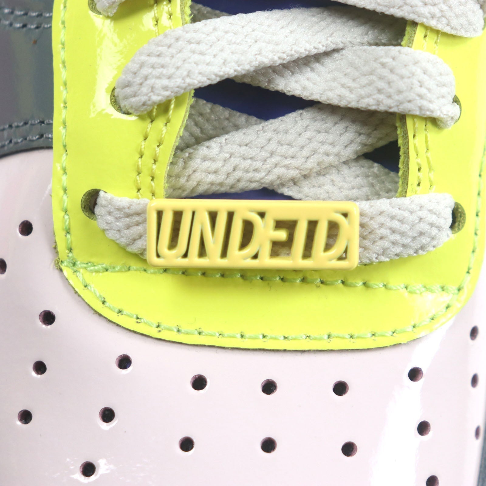 UNDEFEATED NIKE AIR FORCE 1 LOW スニーカー