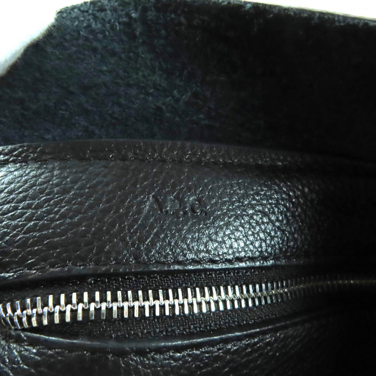 A.P.C. レザーショルダーバッグ