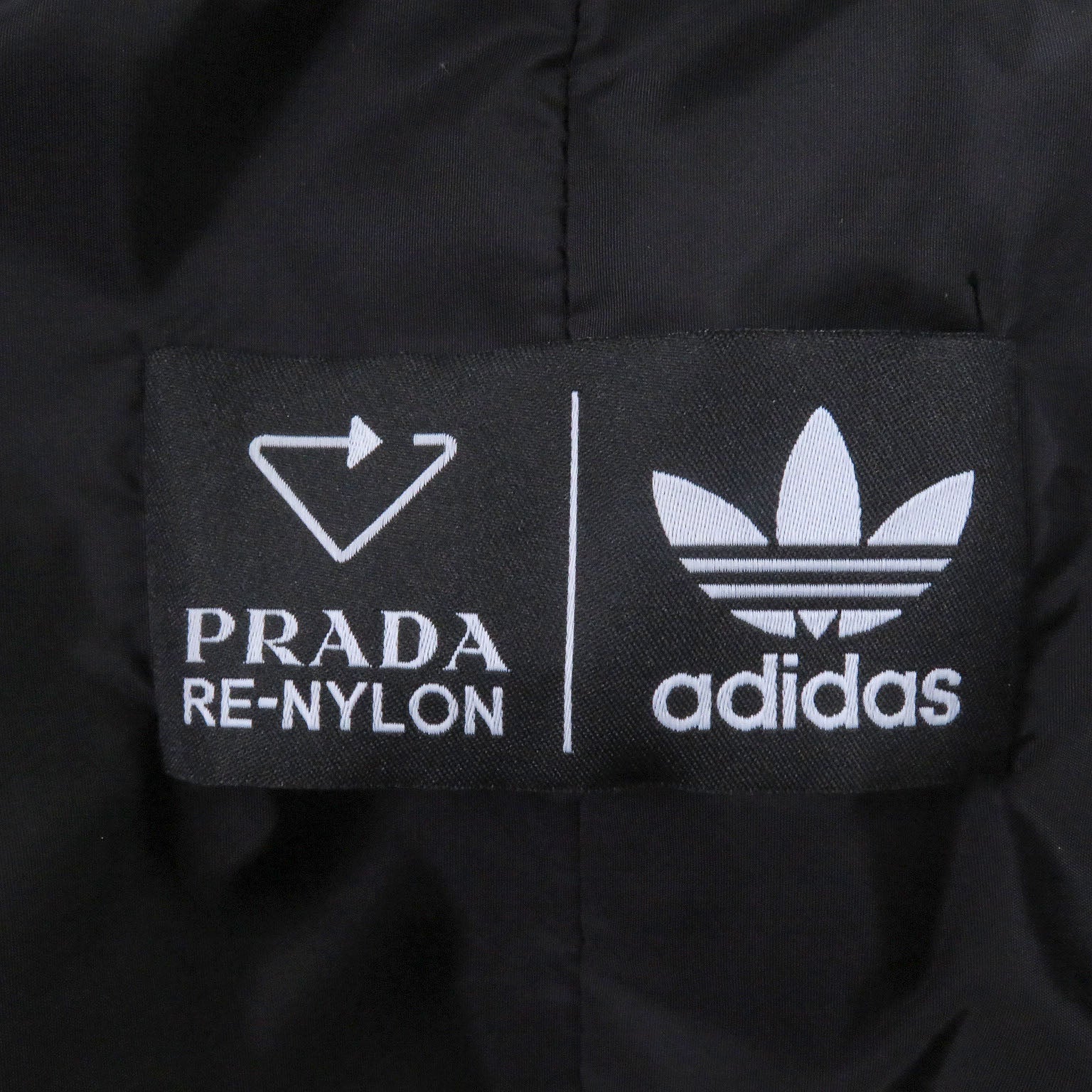 プラダ アディダス Re-Nylon ベンチコート