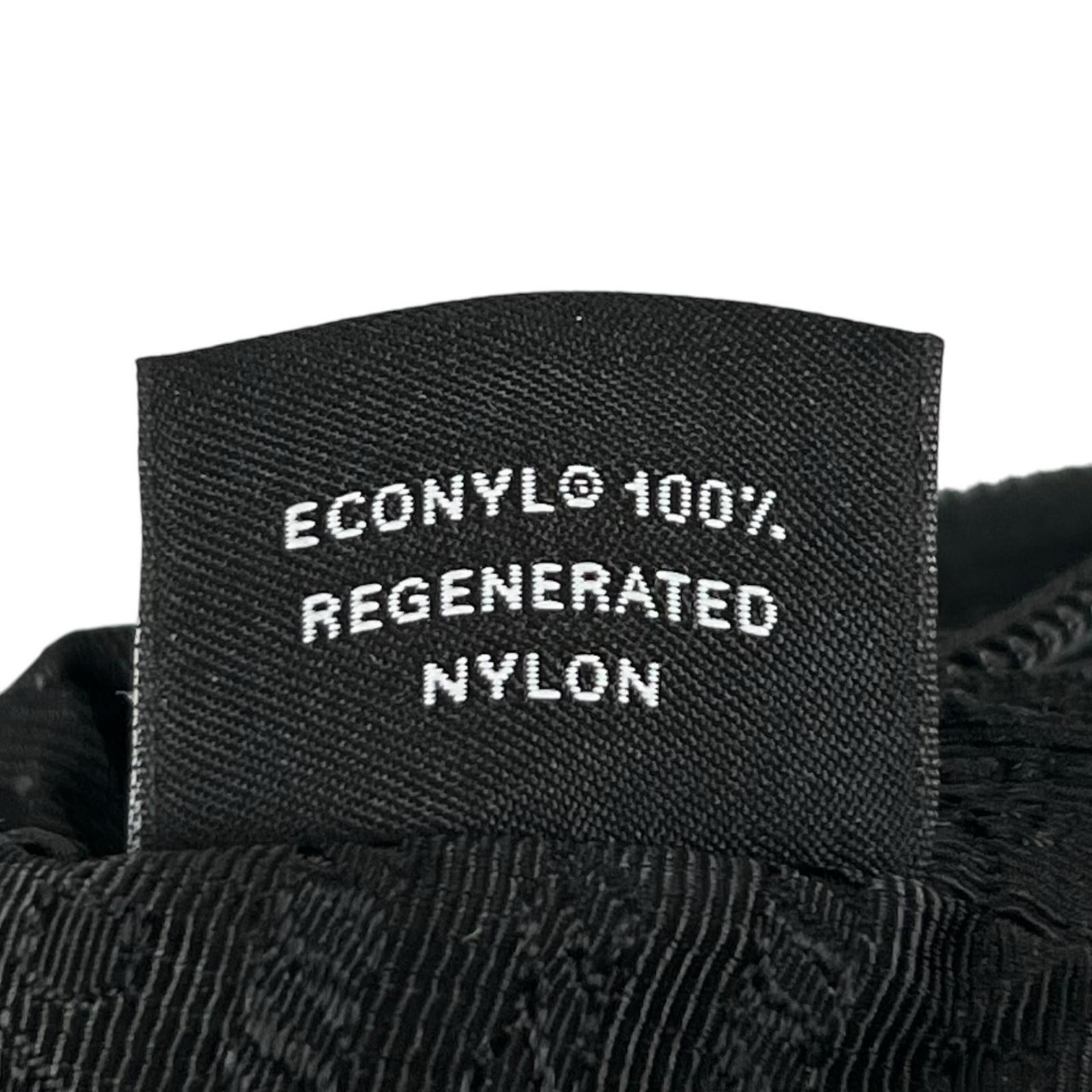 プラダ Re-Nylon ポーチ